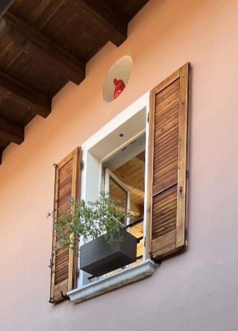 La Piccola Casa Al Lago - Intera Casa Con 3 Camere E 2 Box Saló Exterior foto